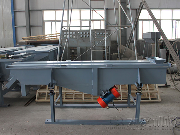 針對不同的物料廠家可以對直線振動篩進行特殊設計。